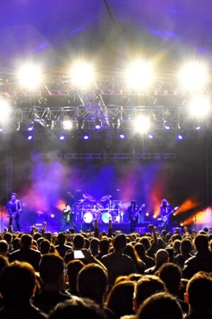 Público a assistir a um concerto